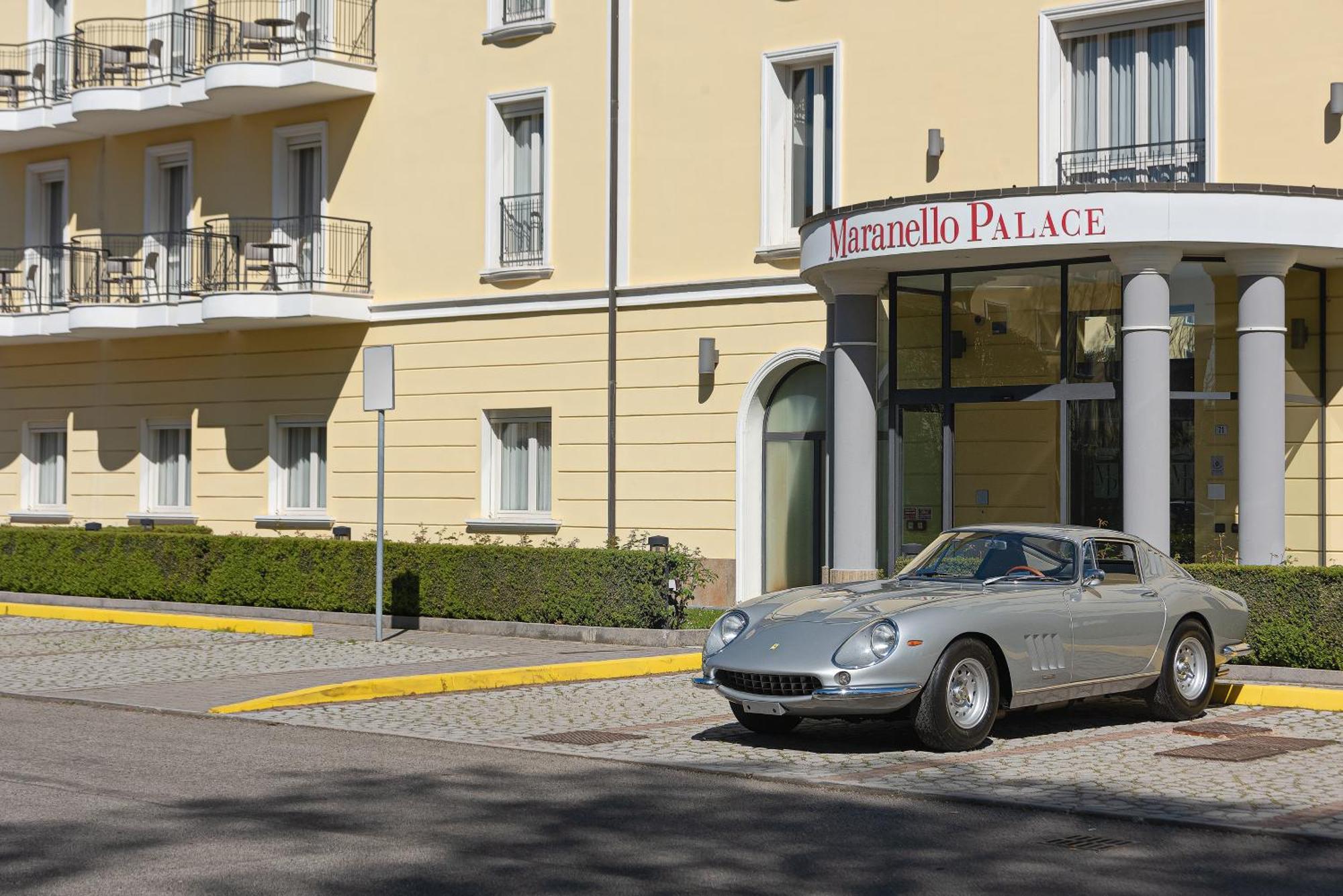 Готель Maranello Palace Екстер'єр фото